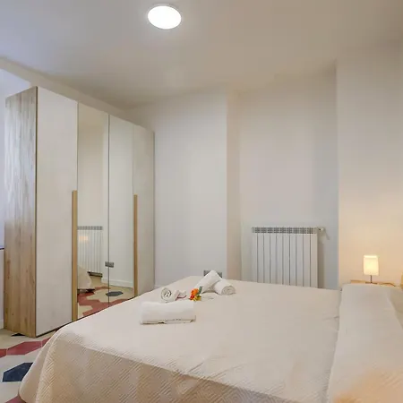 Patty New In Center - Happy * Laveno-Mombello