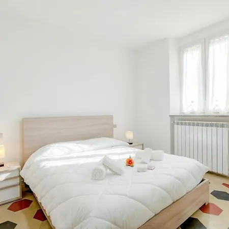 Patty Apartment In Laveno Center & Walk-To-Lake - Happy Rentals شقة *