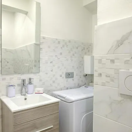 Patty Apartment In Laveno Center & Walk-To-Lake - Happy Rentals شقة *