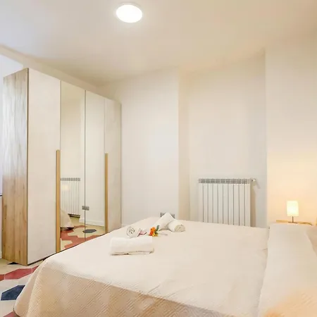 Patty Apartment In Laveno Center & Walk-To-Lake - Happy Rentals شقة لافينو-مومبيلو