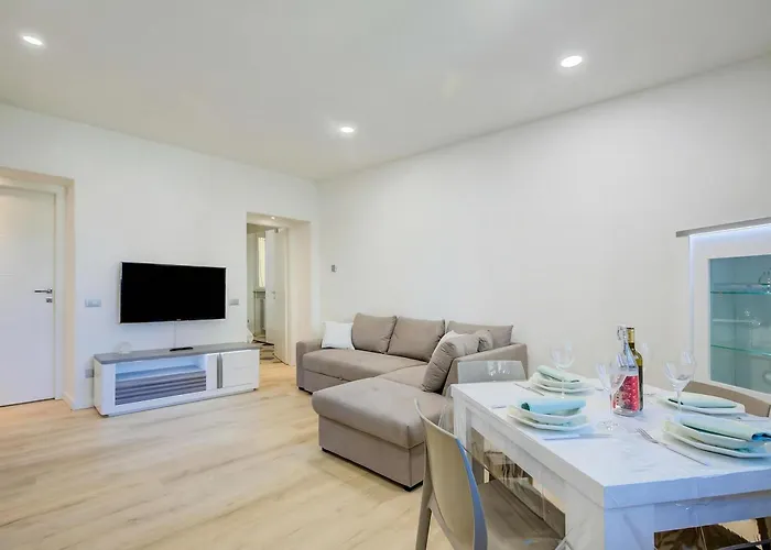 Patty New In Center - Happy *